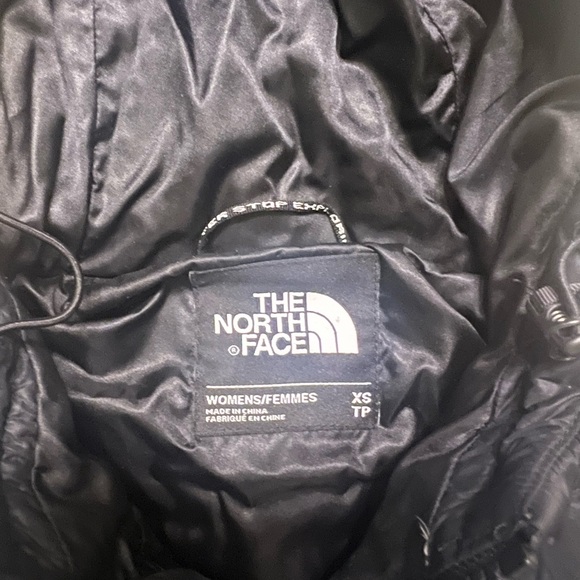 The North Face Women's Black Hooded Puffer XS Coat - Picture 3 of 6